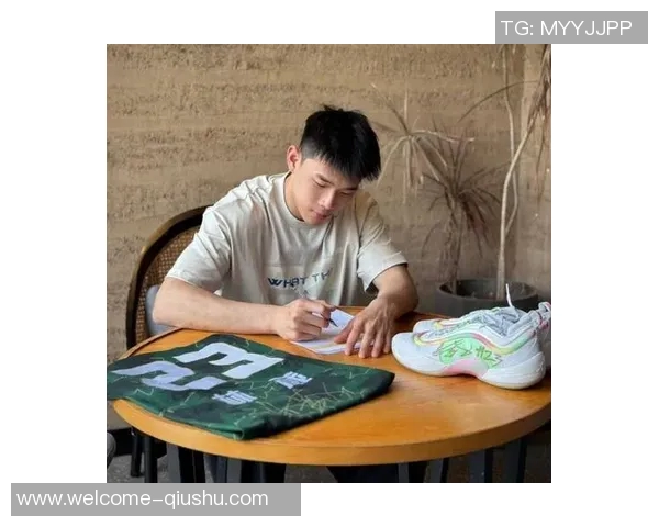 俄勒冈大学现场同曦球迷热情助威林葳标语引发关注