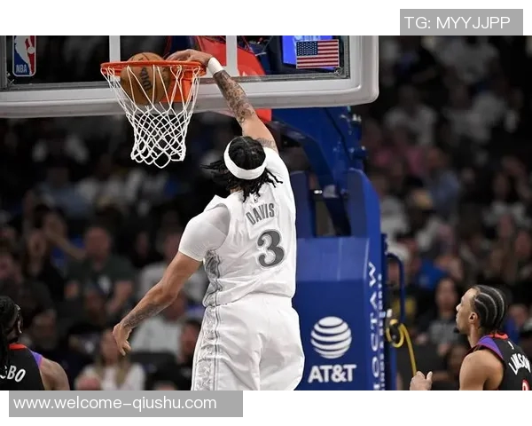 浓眉状态低迷半场表现不佳仅得8分7板并出现两次失误